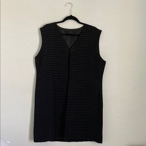 Chic Black Sleeveless Vest with Stripes